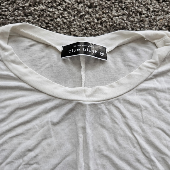 Blue blush twist hem ss white top, medium - Picture 2 of 4